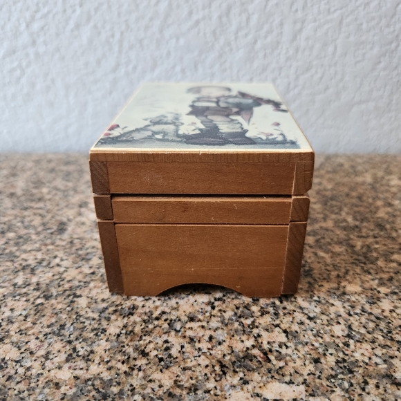 Vintage Wooden Fuji Wind Up Music Box Hummel Art Picture 🎶 Somewhere My Love 🎶 - Picture 3 of 16